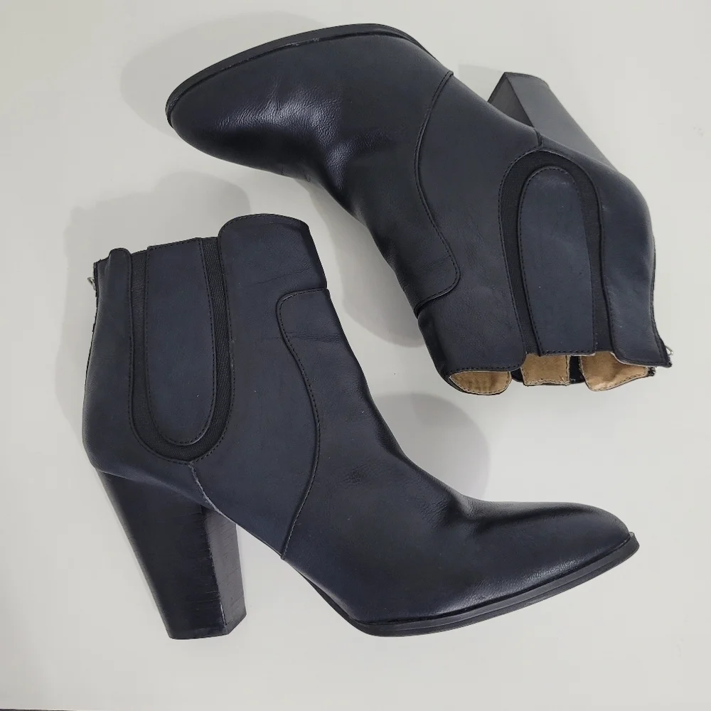 Adrienne Vittadini black leather booties